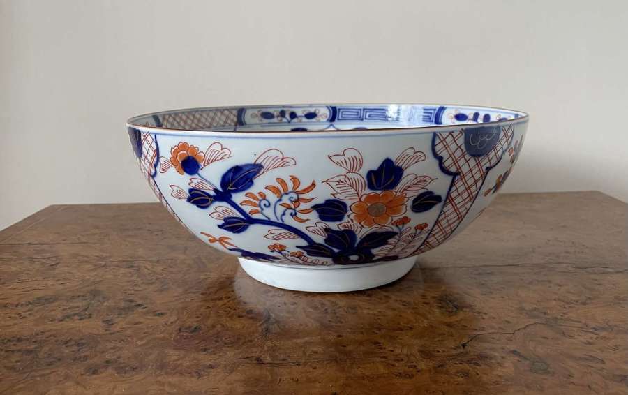 A Chinese Imari patterned bowl